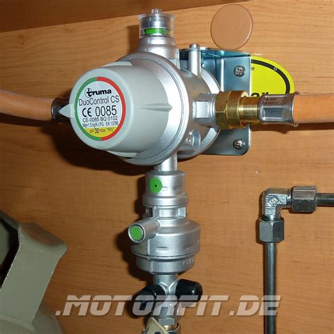 truma gasdruckregler duocontrol cs vertikal wandmontage  mbar ohne
