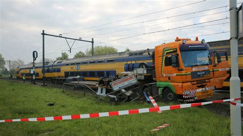 directeur bij treinbotsing betrokken transportbedrijf dankbaar dat er verder geen gewonden