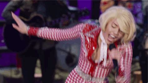 the 22 most ridiculous parts of miley cyrus mtv unplugged including