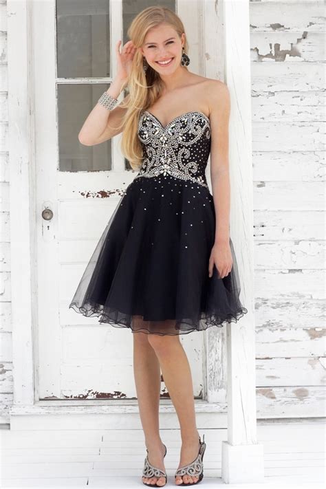 50 Incredibly Sexy Prom Dresses For Teens To Steal Hearts