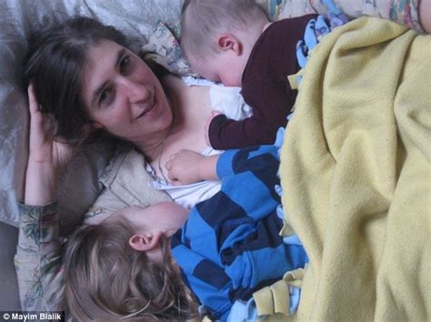 blossom s mayim bialik hits out at critics of breastfeeding in public
