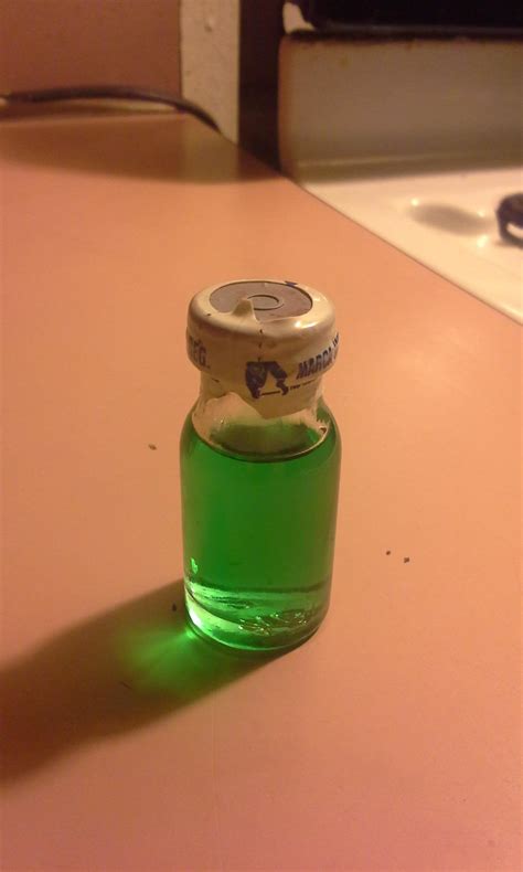 green liquid   vial marca ind reg    lable   acept limitaciones whatisthis
