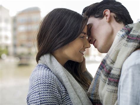 Bermain Lidah Saat Ciuman Bisa Berikan Manfaat Kesehatan