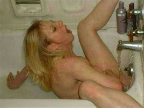 amateur mature moms hot water
