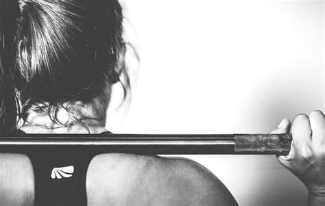 4 reasons why women should lift weights diy active