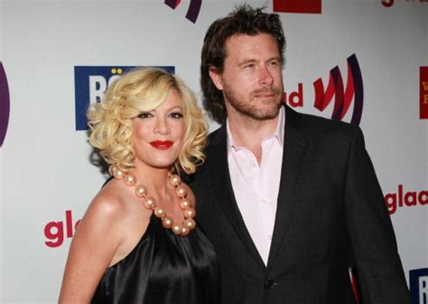dean mcdermott is serious about tori spelling divorce despite deleted