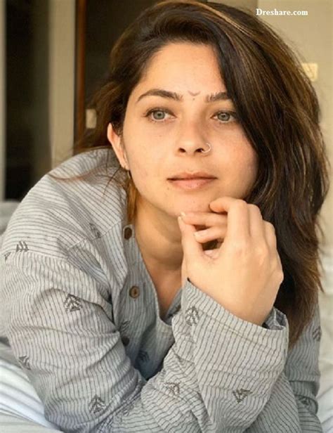 Sonalee Kulkarni Height Weight Age Husband And Biography