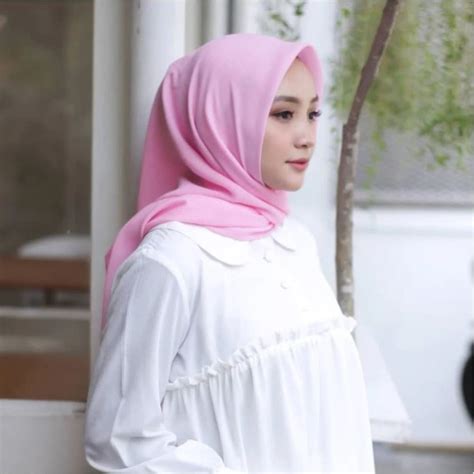hijab bella square warna coklat susu voal motif
