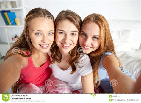 Teen Girls Selfie Together