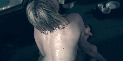 Elisabeth Moss Sex Scene From The Handmaid S Tale Series