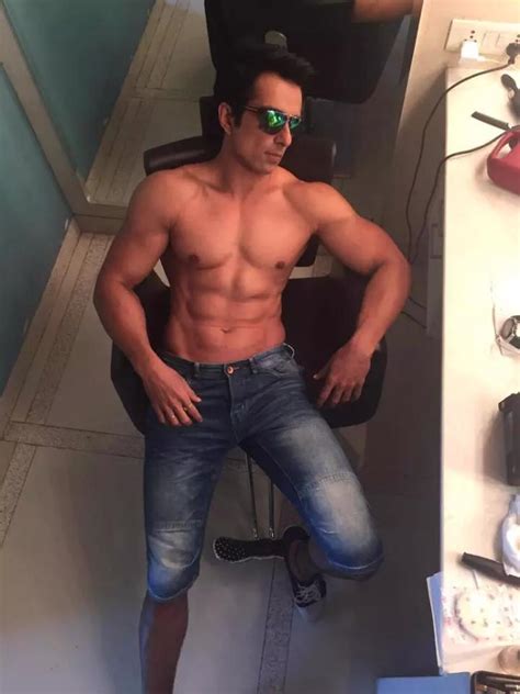 Shirtless Bollywood Men August 2015
