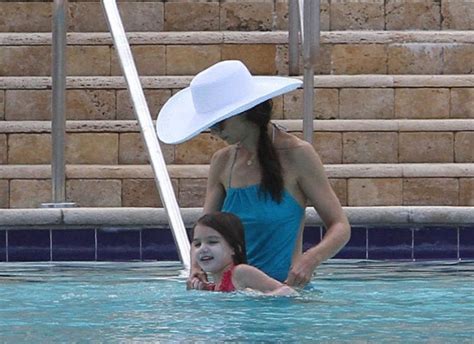 Katie Holmes Teaches Suri To Swim 92363 Photos The