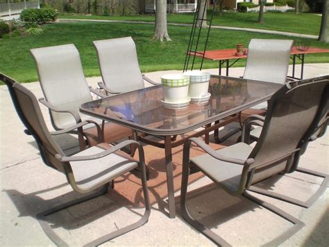 set   patio chairs  glass top table