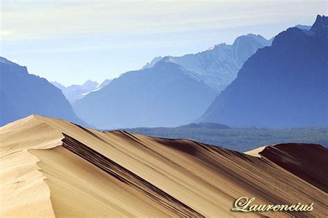 foto chara sands padang pasir dikawasan gunung salju siberia rusia