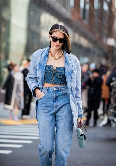 wear baggy jeans loose fit jeans denim fashion chill outfits