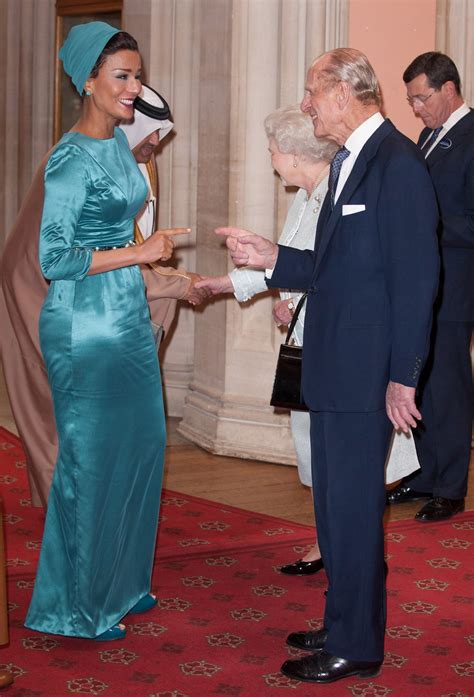 sheikha mozah bint nasser al missned of qatar was greeted by queen