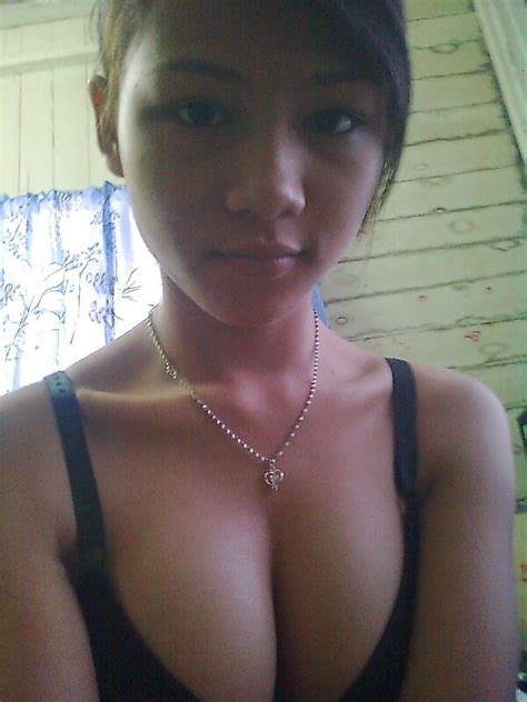 big tits malaysia babe shows her boobs photos leaked