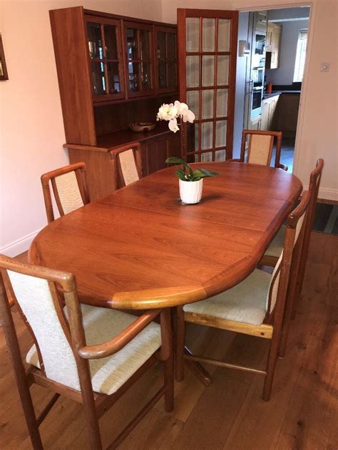 extendable oval dining room table   chairs  falmouth cornwall