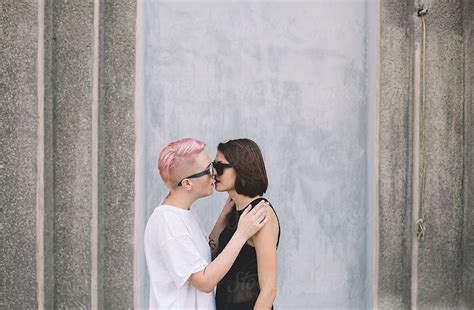 real lesbian couple in love del colaborador de stocksy alexey