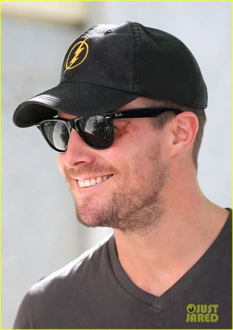 stephen amell back on arrow set after comic con weekend