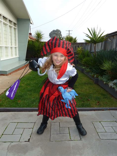 pirate dress  day  school pirate costume idea  girls pirate