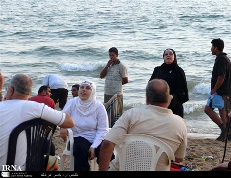 شنای زنان لبنانی در سواحل مدیترانه تصویری