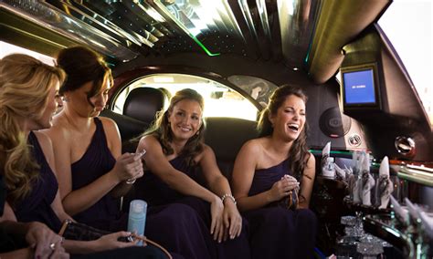 don t overlook these 5 wedding limo service tips