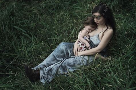 15 Intimate Breastfeeding Photos That Show Its Not Only Natural But