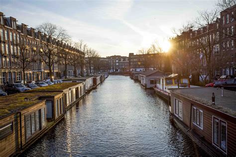 airbnb launches city portal  amsterdam  support city hall