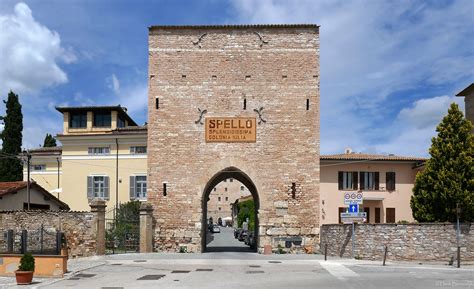 umbria spello  portonaccio spello umbria italy  flickr