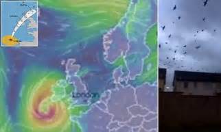 Hurricane Ophelia Will Batter The Uk With 70mph Gales Daily Mail Online