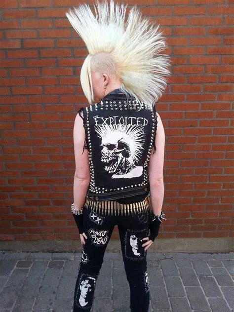 Pin By Merle English On People Punk Fashion Punk Rock Girls Punk Girl