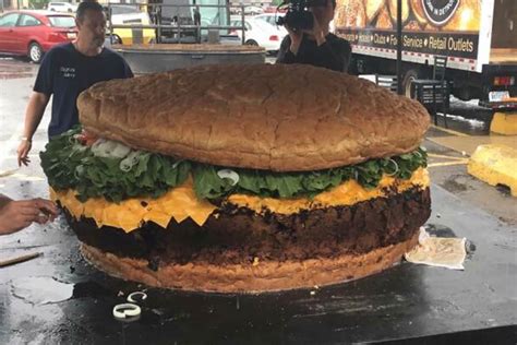 biggest burger   world   pounds readers digest