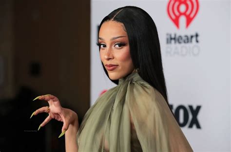 free sexy doja cat shows off her tits at the 2021 iheartradio music