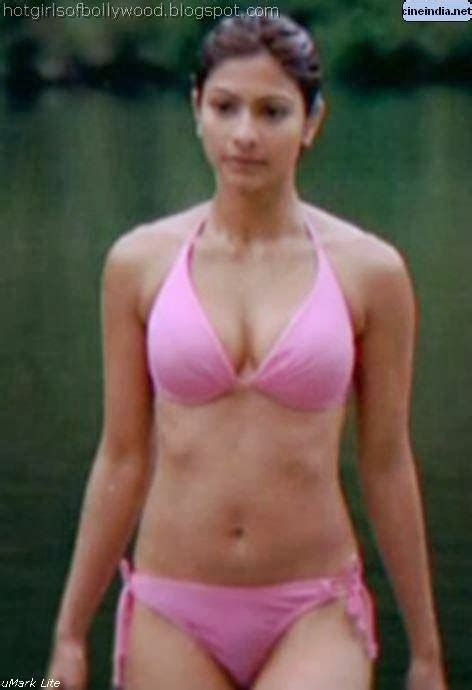tanisha mukherjee bikini pics sister of kajol