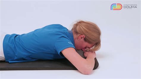 stabiliserende oefening voor de nek  fysiotherapie douma hilversum  youtube