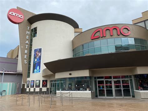 theaters return  reopening  amc theatres  disney springs  walk   mouse