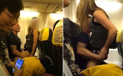 casal faz sexo em poltrona de avião durante voo e é