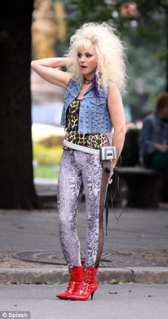 kim cattrall turns punk princess as she films eighties flashback scene for sex and the city