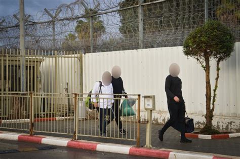 Jerusalem 1 000 Israeli Inmates Released Early Due To