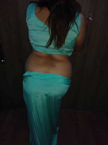 Indian Aunty Hot Navel Boobs Sexy Saree Me Desi Xxx Pics
