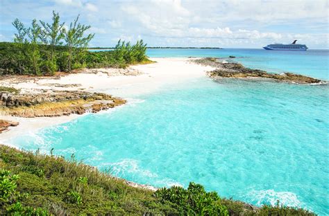 san salvador   bahamas sparking inland lakes secluded beaches