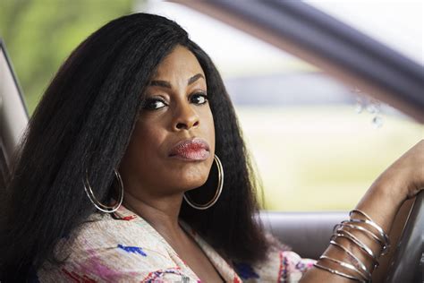 ‘claws’ How Does Niecy Nash Prepare For Sex Scenes On The