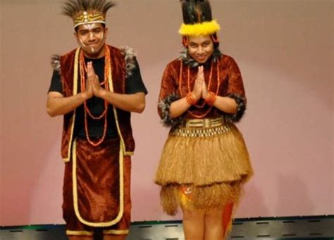 pakaian adat papua budaya indonesia