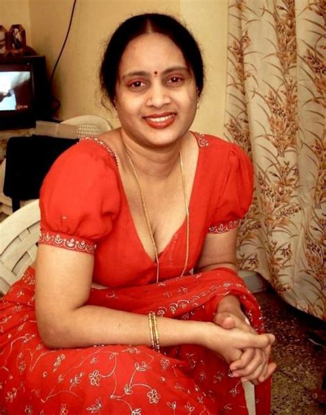 Hot Tamil Aunties Housewives Photo Album House Wife In Saree And Blouse