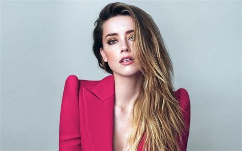 Download Actress Amber Heard Hd Wallpaper In Sexy Pose For