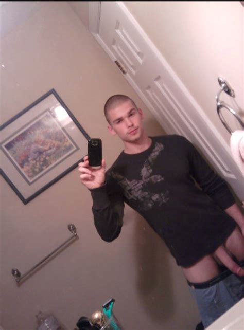 amateur big dick naked guy selfie spycamfromguys hidden cams spying on men