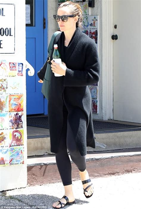 jennifer garner has wet hair as she rushes to church in black outfit daily mail online