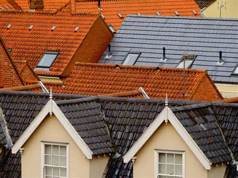 dakpannen vastzetten dakpannen verankeren  tips voorkom stormschade