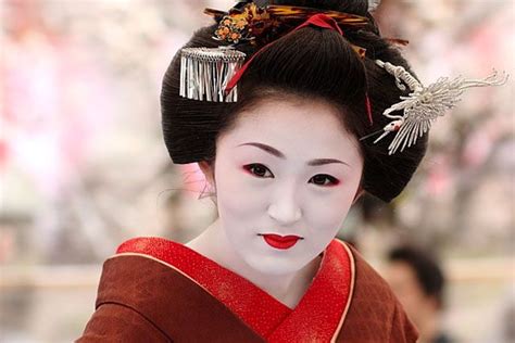 pin by dasha gushchin on ideas for costumes and hair designes geisha makeup beautiful girl